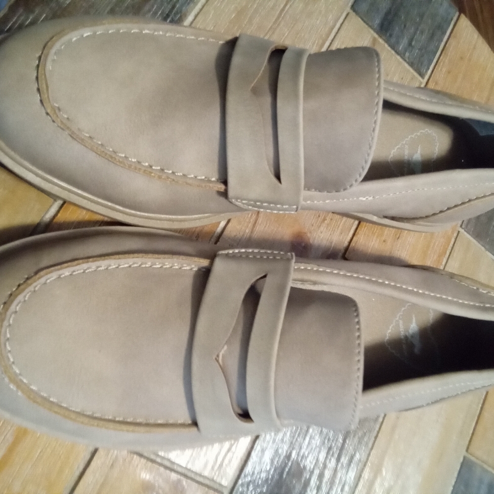 Women's Rocket Dog Gabby Taupe Loafers Size 6.5 Never Worn